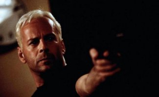 Классный актер!!! Особенно он мне понравился вот в этих ролях))))наверняка узнаёте!