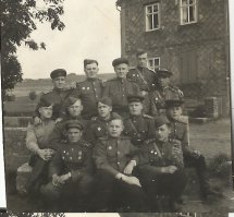 Зачетные фото.
Мой дед со своей группой: