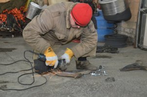 Бегло посмотрев, показалось, что там пожар на заднем фоне занимается.