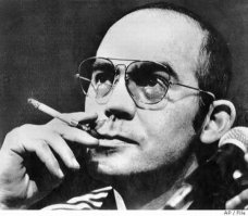 Хантер Томпсон
пФФФ... «Страх и ненависть в Лас-Вегасе» на салфетках =) Ну а про вдохновение... надо читать-смотреть =)