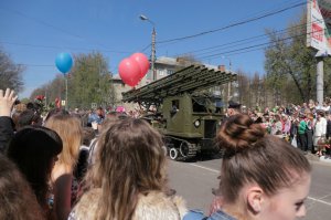 Нашу "Катюшу" (заглавное фото) на гусеничном шасси СТЗ-5 к празднику подновили, завели, и она своим ходом прошла по улицам города!