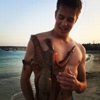 Я прям переживал за сосок. У осьможки же такой клювик.