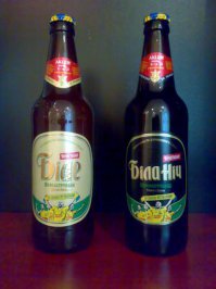 Что-то у меня ощущение, что некоторые постеры фейковые. Современная стилизация под старину. Попахивает рекламой.
Тем не менее, пиву быть! Хорошему пиву. Кстати, украинская Черноголовка и Била-нич весьма недурны были. Особенно на жарком морском побережье в Крыму. Там даже местное разливное в пластиковых стаканчиках по 30р на наши деньги было божественным. Возможно потому что на улице было под 40С. ))