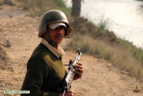 Каска-то, поди картонная!