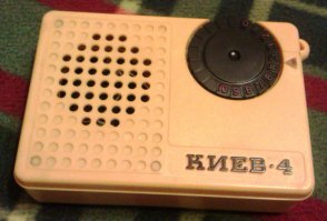 Ну это мягко скажем не все радио конструкторы того времени... Электрон-м Киев-4 "Электронные кубики"
Было много куда как более замечательных наборов.