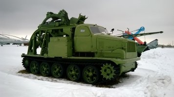 По хтоничности, и суровой красоте,  инженерная техника ни разу не уступает танкам, и прочим ракетовозам, я считаю.)