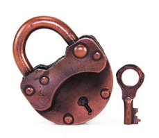 Ну я бы не сказал, что все здесь показано самые невероятные вещи. Да и сделано местами топорно. Вот,например, для сравнения фотоаппарат и инструменты из шоколада: