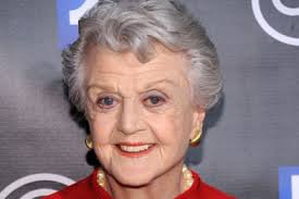 Да ведь это миссис Флетчер из сериала " Она написала убийство"- очень красивая.