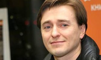 У меня друг, пишет левой, рисует и играет на гитаре правой (точнее на гитаре двумя конечно), ложку держит левой. Кто он? Левшам дано то, что многим правшам незачем - научиться работать обоими руками...
p.s. согласен с некоторыми ораторами до меня, пост вроде как не о чем...
ждем следующего с постом о правшах, о двуруких ну о нем конечно )))