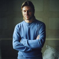 Шон Бин всегда был очень горячим мужиком! Крут в любом возрасте!