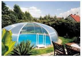 ещё бы накрыть его поликарбонатом, да с подогревом, чтоб зимой купаться, вот дело...