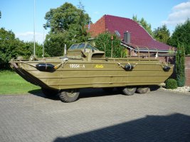 "Но основные надежды, связанные с кардинальным повышением проходимости, возлагались на создаваемую (впервые в мировой практике) систему централизованного регулирования давления воздуха в шинах."

я далеко по времени заходить не буду, да и обратимся к тем, у кого идею 6*6 машины взяли... 

Автомобиль-амфибия DUKW 353
"Выпуск этой машины был начат в апреле 1941 г. концерном «Дженерал Моторс» совместно с нью-йоркской судостроительной фирмой «Спаркмен и Штефенс». С этой машиной <span style='color:gray'>[мат]</span>ыло впервые. Впервые серийно выпускался грузовой автомобиль-амфибия, впервые все мосты были оснащены односкатными колёсами, идущими след в след и не создающими дополнительного сопротивления движению, впервые они оснащались специальными десятислойными эластичными шинами, допускающими эксплуатацию и на пониженном давлении, что резко повышало опорную поверхность колеса и проходимость на слабых грунтах, впервые было сконструировано и применено к шасси № 2005 принципиальное новшество — централизованное управление давлением воздуха в шинах.

Поступал в Красную Армию из США по ленд-лизу в 1943-44 годах - 586 амфибий."