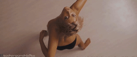 Здорово, а как тогда она трусы одевает