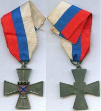 *Андреевский флаг показываете мне?)
Я не буду спорить, тут люди видят только врага, отрицая очевидные исторические факты. Понимаю злость, но глупо винить весь народ, благо нас не судят по власовцам и перебежчикам казакам, понимаете? Хорошего дня.