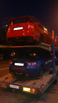 Субарики есть еще,качество фоток не ахти,ночью фотал,а синяя brz