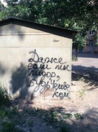 Автор, ну в самом деле, СКОМУНИЗДИЛ фотки - так ПРИДУМАЙ  подписи или ПРОГУГЛИ фотографии... а так только подразнил...