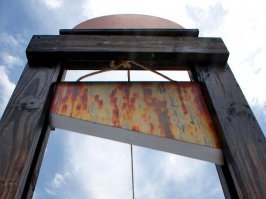 всё. сикир башка. китай, в этом смысле, не церемонится(не то что некоторые). а это единственный, более-менее сдерживающий коррупцию аргумент!. нашим чинушам тож хорошо бы помнить уроки истории, народ он конечно терпеливый и добрый, но наступает момент когда ...