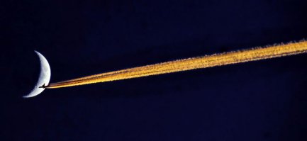 Cолнце, луна и самолёт