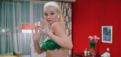 Как правильно раздеваться перед мужем