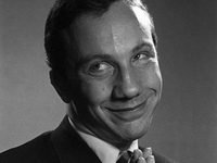 Свежие девчонки в коротких платьях 