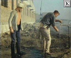Оденет в деревянный макентош.