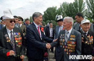 В Кыргызстане с очень большим уважением относятся к Дню Победы.

9 мая один из самых почитаемых праздников.