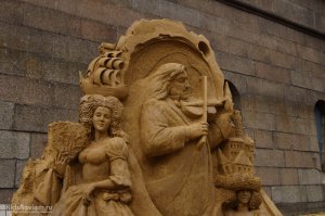 В Питере каждый год на пляже у Петропавловки конкурс песчаных скульптур проводят. Тоже симпатичные