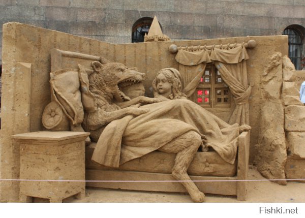 В Питере каждый год на пляже у Петропавловки конкурс песчаных скульптур проводят. Тоже симпатичные