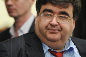 Я сегодня прочитала, что оказывается депутаты Пономарёв и Митрофанов, слинявшие в США, до сих пор получают свои законные депутатские "крохи" в виде 450 000 руб. Ежемесячное вспоможение, чтоб голодных обмороков не было. Уму не постижимо! И это на фоне призывов к "простому народу" сплотиться, сомкнуть ряды и затянуть пояса во время кризиса.
С голоду, видать, митрофаныч опух