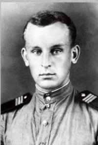 О книге Николая Никулина "Воспоминания о войне", где рассказано об этом случае, мало кто знает. Он не профессиональный писатель. На войну попал в 18 лет, закончил в Берлине. Потом работал в Эрмитаже, преподавал в Академии Художеств. Книга одна из самых правдивых и жестоких, что я читала. Вот здесь о нём