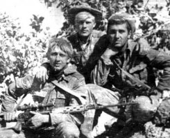 Хорошо, что не забывают про эту войну и про её героев, павших и живых. Ведь совсем молодые ребята там воевали, в основном. Солдатам было 18—20 лет, командиру взвода 21—23, командиру роты 23—25, а командиру батальона хорошо если 30—33 года