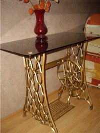 Вот надо такого монстра из бетона сделать! А вот что наши люди делают из старых бабушкиных швейных машинок