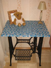 Вот надо такого монстра из бетона сделать! А вот что наши люди делают из старых бабушкиных швейных машинок