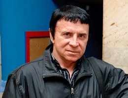 Ааа, ясно. Я просто не смотрела "Звёздные войны")) Но тот мужик всё равно на Кашпировского похож