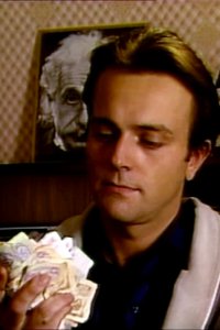 А романтичный Андрей Харитонов, которого я знала по ролям в "Оводе", "Звезда и смерть Хоакина Мурьетты", "Ассоль" какого злодея отвратительного в Деле "Бумеранг" сыграл? Там ещё его маму Чурсина играет. Люблю "Знатоков". Шикарный сериал. Жаль только майор Томин (Каневский) только остался. Но зато ведёт отличный цикл "Следствие вели"