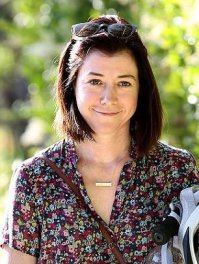 Но Элисон Ханниган и другая реальная без грима. Все таки 40 лет уже