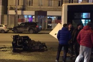 Эх в Ростове уже лет 20 строят метро. с 2001 Управление метростроя создано. Каждый месяц что то новое строят. То легкое метро, то просто метро, то монорельс, то скоростной трамвай, то канатку итд. Правда ни одной ямки не вырыли все еще. Все строят и строят. Только как ездили в джамшутках и автобусах которые каждый день в аварии попадают и кого то сбивают, или двигатели на ходу отваливаются, так и будем ездить на виртуальном метро еще много много лет...