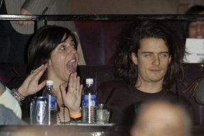 30 самых неловких фотографий фанатов с их кумирами  