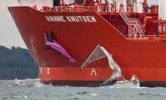 Эти парусники под ногами крутятся-крутятся.