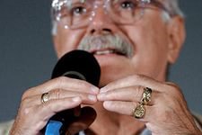 я бы попил кваску Вятского 
хотя и наш Оренбургский думаю тоже не плох.
а по поводу подарка в 30 000
пошучу следующее :
нЕжили богато, 
нЕфиг начинать
(злая шутка)
но факт