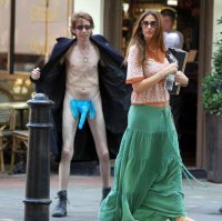 Сказка
Ложь да в ней намек
Чем меньше женщину мы любим 
Тем больше любит она нас