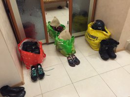 Хожу по субботам
А иногда и чаще
Хотя от частого посещения пропадает интерес 
Так что для полного ощущения бани лучше ходить раз в неделю 
Хотя это мое субъективное мнение
Средний мешок -банные принадлежности