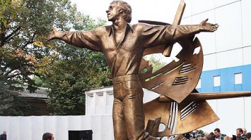 Спасибо
Очень понравилось
Лепс спел эту песню
Тоже понравилось
И музыкальное сопровождение 
Высоцкий наш поэт!