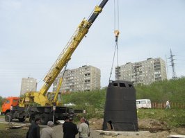 В Мурманске обелиск передняя часть рубки. По слухам вдова командира корабля "отрыла" на металлоломе и установили памятник морякам.