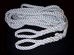 Я в советское время, когда всё было в дефиците, сделал себе трос для буксировки - купил капроновый канат, отмерил нужную длину, повесил флажки, прошил - всё по уму. Так через два дня кореш попросил "зАпор" отбуксировать и во время буксировки наехал, чайник, передним колесом на него, так трос толщиной в два сантиметра лопнул как гнилая нитка !