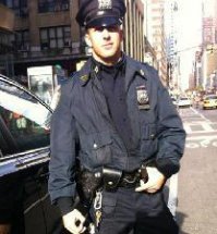 Чёта ниггеры распоясались, поделом ! Дядю копа нужно слушать.