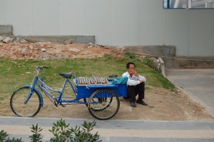 1) то, что 78 юаней сабачатина
2) запах пипец
3) съедобные деревяшки, это реально едят.