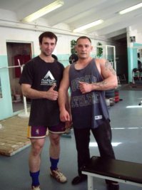 насчет присяда в тапках,специально не снимал,вот я,рост 172 вес 83-85