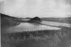 Кому интересно.Старые фото.В то время города в современном понятии не было.Деревня.Вид с залива и из города.Коса,где раньше был морпорт еще не насыпана.