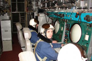 Из старого А-50.Но летать там стремно.Одевай свинцовые трусы,не одевай-свою порцию свч получишь.